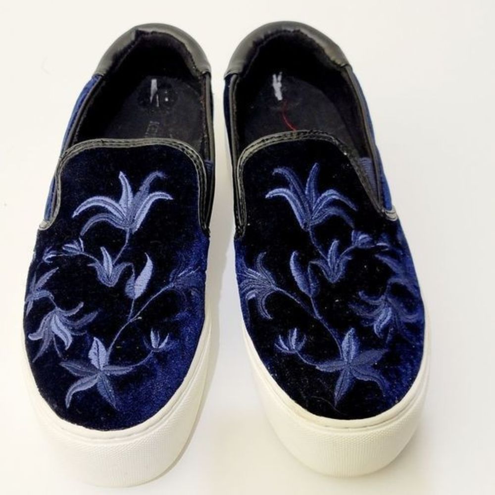 Kenneth Cole Blue and Black Velvet Sneakers